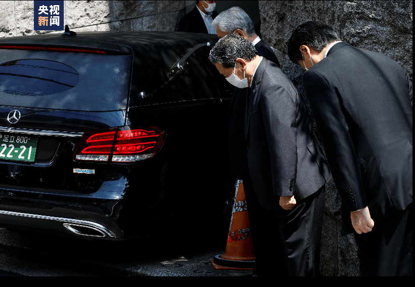 早安！世界丨枪杀安倍嫌犯事发前已在跟踪；斯里兰卡再起骚乱总统宣布13日辞职