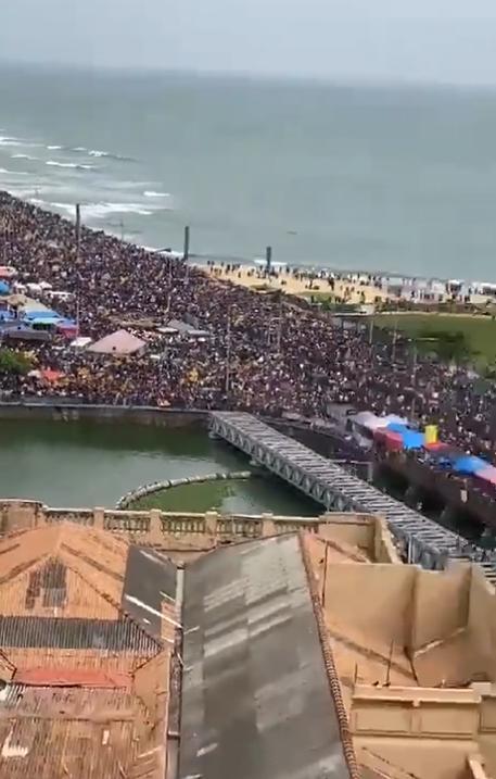 早安！世界丨枪杀安倍嫌犯事发前已在跟踪；斯里兰卡再起骚乱总统宣布13日辞职